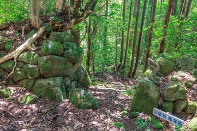 無料壁紙 集落跡の入口。PCとデスクトップ壁紙に最適な4K高画質の無料壁紙。三重県尾鷲市の盛松で撮影したフリー写真素材