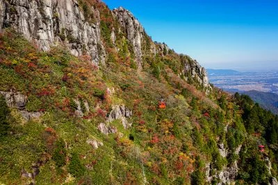 無料壁紙 本谷コースからゴンドラを眺める。PCとデスクトップ壁紙に最適な4K高画質の無料壁紙。三重県菰野町の御在所ロープウエイで撮影したフリー写真素材