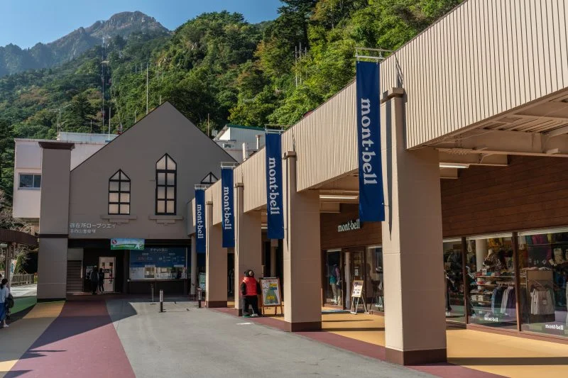 無料壁紙 御在所ロープウェイ乗り場。PCとデスクトップ壁紙に最適な4K高画質の無料壁紙。三重県菰野町の御在所ロープウエイで撮影したフリー写真素材