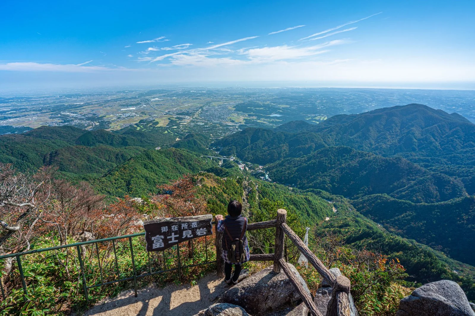 無料壁紙 富士見岩展望台の絶景。PCとデスクトップ壁紙に最適な4K高画質の無料壁紙。三重県菰野町の御在所ロープウエイで撮影したフリー写真素材