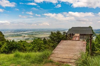 無料壁紙 パラグライダー発射台。PCとデスクトップ壁紙に最適な4K高画質の無料壁紙。三重県桑名市の多度山で撮影したフリー写真素材