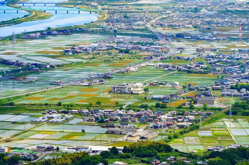 無料壁紙 桑名の田園地帯。PCとデスクトップ壁紙に最適な4K高画質の無料壁紙。三重県桑名市の多度山で撮影したフリー写真素材