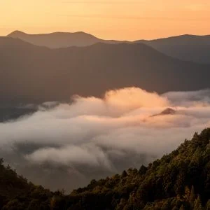 無料壁紙 大台町を包む雲海。PCとデスクトップ壁紙に最適な4K高画質の無料壁紙。三重県大台町の感謝の丘で撮影したフリー写真素材