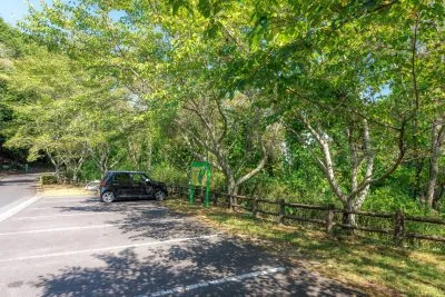 無料壁紙 公園の無料駐車場。PCとデスクトップ壁紙に最適な4K高画質の無料壁紙。三重県伊賀市の岩倉峡公園で撮影したフリー写真素材