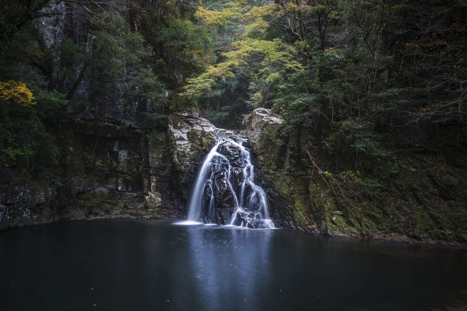 無料壁紙 赤目四十八滝。PCとデスクトップ壁紙に最適な4K高画質の無料壁紙。三重県名張市の赤目四十八滝で撮影したフリー写真素材