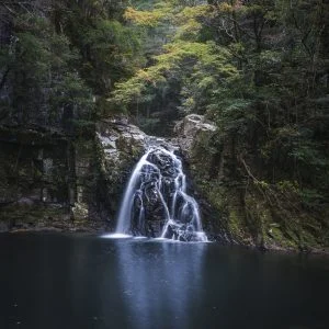 無料壁紙 赤目四十八滝。PCとデスクトップ壁紙に最適な4K高画質の無料壁紙。三重県名張市の赤目四十八滝で撮影したフリー写真素材