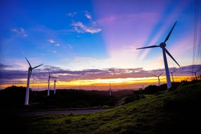 無料壁紙 薄明光線。PCとデスクトップ壁紙に最適な4K高画質の無料壁紙。三重県津市の青山高原で撮影したフリー写真素材