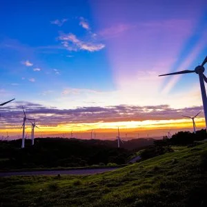 無料壁紙 薄明光線。PCとデスクトップ壁紙に最適な4K高画質の無料壁紙。三重県津市の青山高原で撮影したフリー写真素材