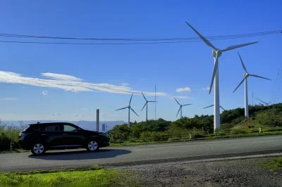 無料壁紙 高原ドライブ。PCとデスクトップ壁紙に最適な4K高画質の無料壁紙。三重県津市の青山高原で撮影したフリー写真素材