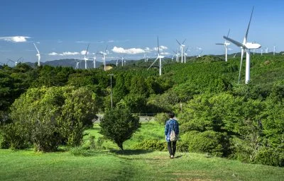 無料壁紙 三角点からの眺め。PCとデスクトップ壁紙に最適な4K高画質の無料壁紙。三重県津市の青山高原で撮影したフリー写真素材