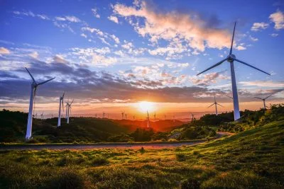 無料壁紙 高原の夕陽。PCとデスクトップ壁紙に最適な4K高画質の無料壁紙。三重県津市の青山高原で撮影したフリー写真素材