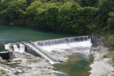 無料壁紙 櫛田川の清流。PCとデスクトップ壁紙に最適な4K高画質の無料壁紙。三重県松阪市の道の駅 茶倉駅で撮影したフリー写真素材