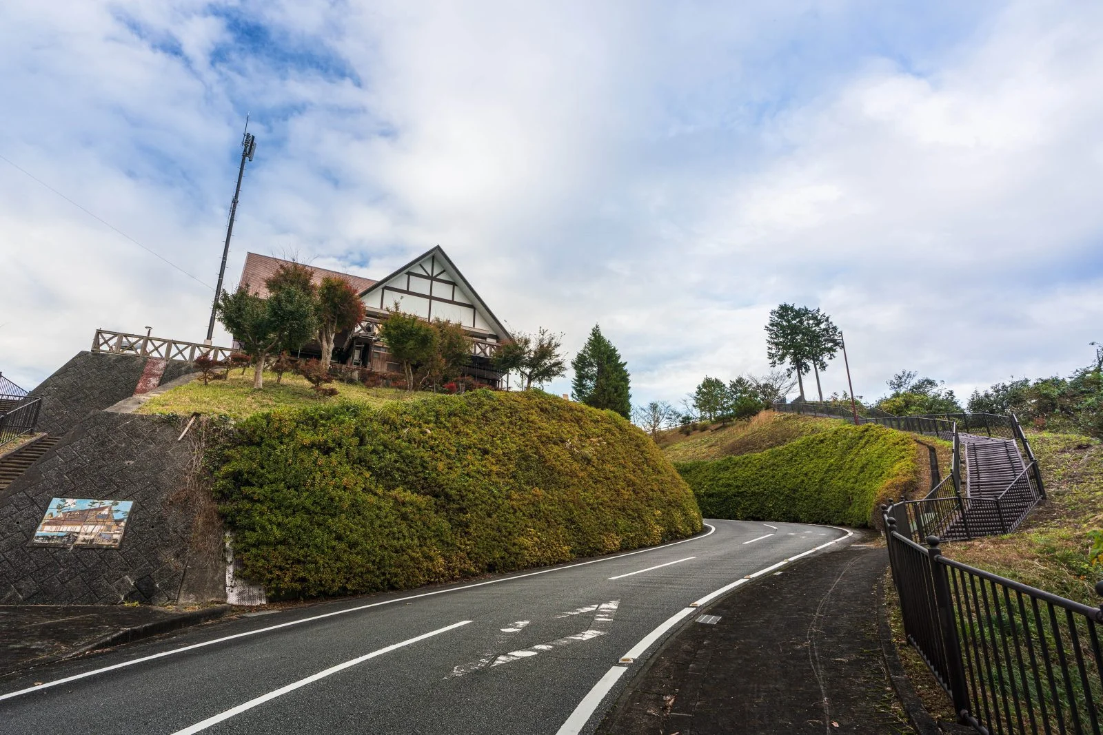 無料壁紙 茶倉の秋。PCとデスクトップ壁紙に最適な4K高画質の無料壁紙。三重県松阪市の道の駅 茶倉駅で撮影したフリー写真素材