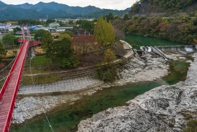 無料壁紙 茶倉の秋と櫛田川。PCとデスクトップ壁紙に最適な4K高画質の無料壁紙。三重県松阪市の道の駅 茶倉駅で撮影したフリー写真素材