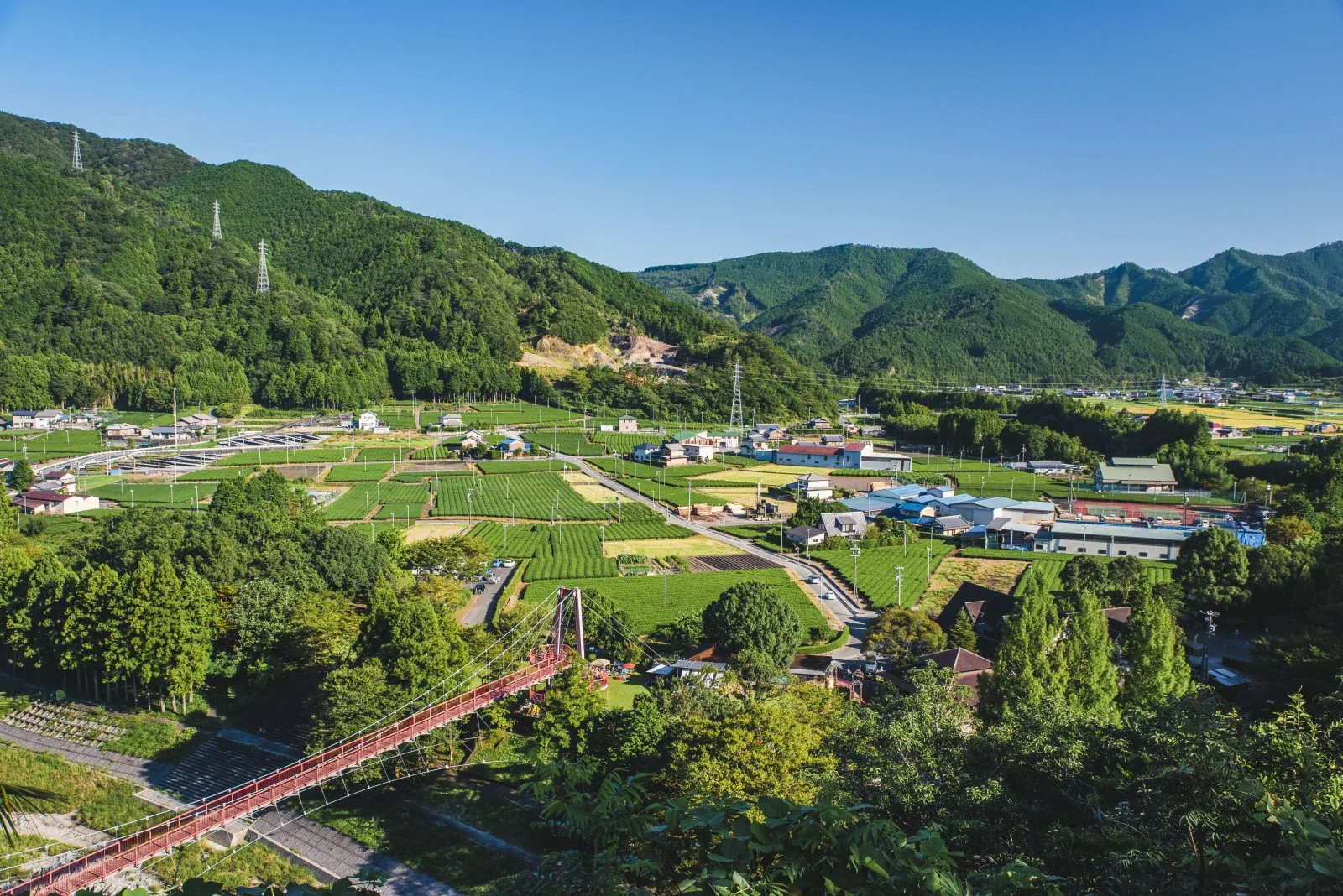 無料壁紙 飯南町の町並み。PCとデスクトップ壁紙に最適な4K高画質の無料壁紙。三重県松阪市の道の駅 茶倉駅で撮影したフリー写真素材