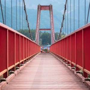 無料壁紙 茶倉の赤い橋。PCとデスクトップ壁紙に最適な4K高画質の無料壁紙。三重県松阪市の道の駅 茶倉駅で撮影したフリー写真素材