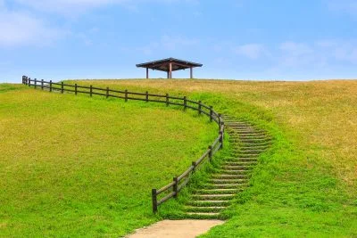 無料壁紙 見晴らしの丘。PCとデスクトップ壁紙に最適な4K高画質の無料壁紙。三重県津市の中勢グリーンパークで撮影したフリー写真素材