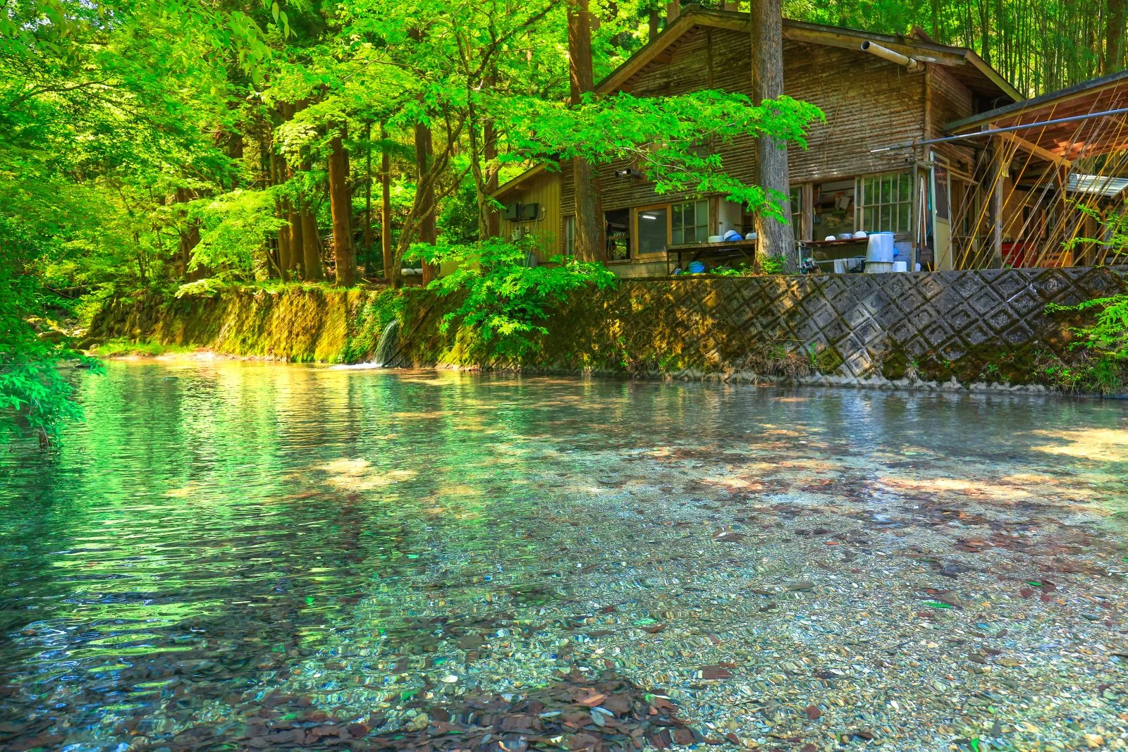 無料壁紙 坂本川。PCとデスクトップ壁紙に最適な4K高画質の無料壁紙。三重県津市の大吉あまごセンターで撮影したフリー写真素材