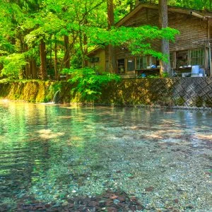 無料壁紙 坂本川。PCとデスクトップ壁紙に最適な4K高画質の無料壁紙。三重県津市の大吉あまごセンターで撮影したフリー写真素材