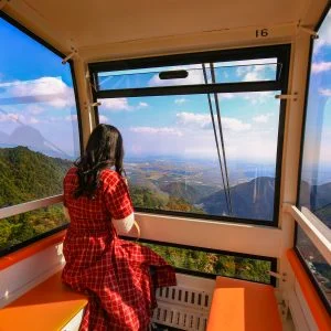 無料壁紙 ゴンドラから眺める伊勢湾と街並み。PCとデスクトップ壁紙に最適な4K高画質の無料壁紙。三重県菰野町の御在所ロープウエイで撮影したフリー写真素材