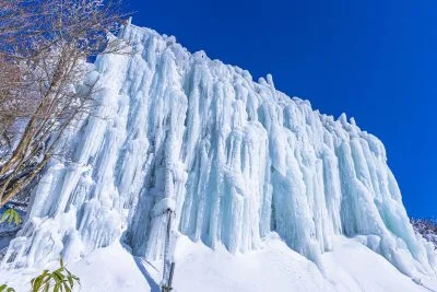 無料壁紙 御在所岳の氷爆。PCとデスクトップ壁紙に最適な4K高画質の無料壁紙。三重県菰野町の御在所ロープウエイで撮影したフリー写真素材