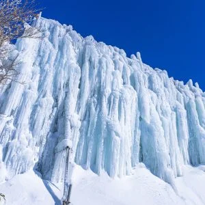 無料壁紙 御在所岳の氷爆。PCとデスクトップ壁紙に最適な4K高画質の無料壁紙。三重県菰野町の御在所ロープウエイで撮影したフリー写真素材