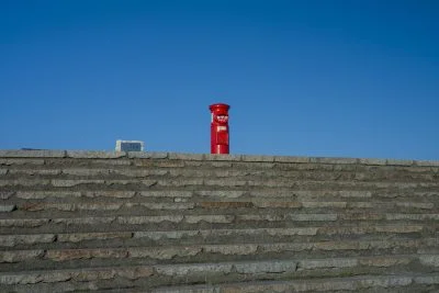 無料壁紙 青空とポスト。PCとデスクトップ壁紙に最適な4K高画質の無料壁紙。三重県伊勢市の伊勢志摩スカイラインで撮影したフリー写真素材