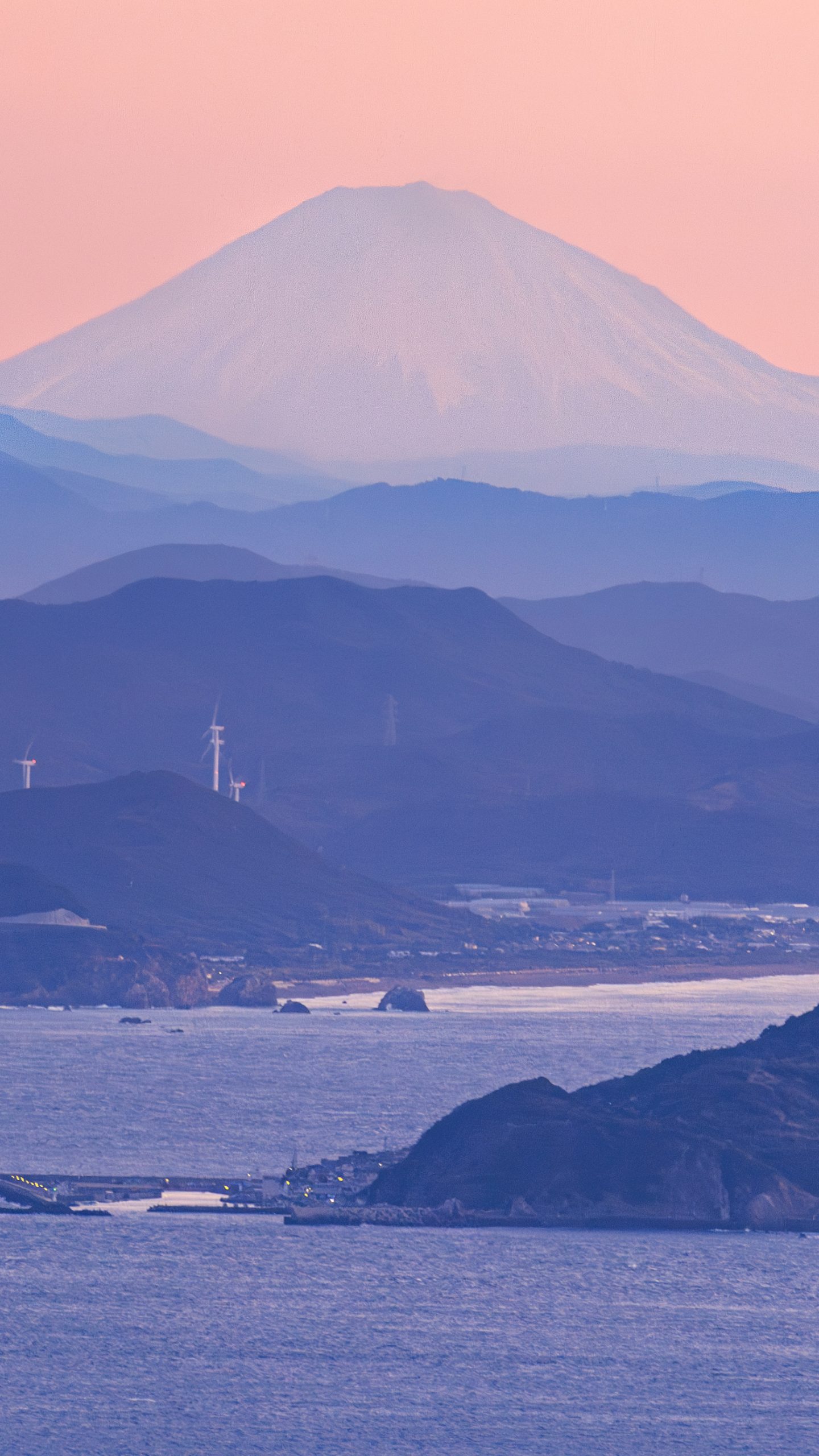 朝熊山頂展望台から眺める富士山(三重県伊勢市・伊勢志摩スカイライン)