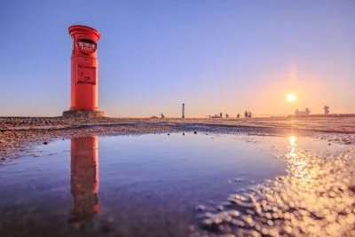 無料壁紙 天空のポストと初日の出リフレクション。PCとデスクトップ壁紙に最適な4K高画質の無料壁紙。三重県伊勢市の伊勢志摩スカイラインで撮影したフリー写真素材