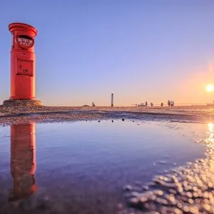 無料壁紙 天空のポストと初日の出リフレクション。PCとデスクトップ壁紙に最適な4K高画質の無料壁紙。三重県伊勢市の伊勢志摩スカイラインで撮影したフリー写真素材