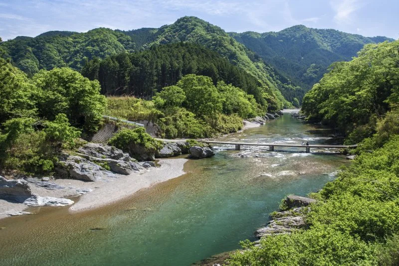無料壁紙 飯高の沈下橋。PCとデスクトップ壁紙に最適な4K高画質の無料壁紙。三重県松阪市の香肌峡で撮影したフリー写真素材