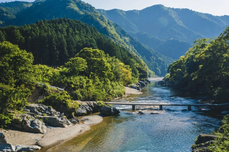 無料壁紙 沈下橋。PCとデスクトップ壁紙に最適な4K高画質の無料壁紙。三重県松阪市の香肌峡で撮影したフリー写真素材