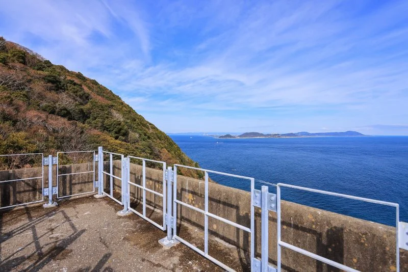 無料壁紙 監的哨跡の屋上。PCとデスクトップ壁紙に最適な4K高画質の無料壁紙。三重県鳥羽市の神島で撮影したフリー写真素材