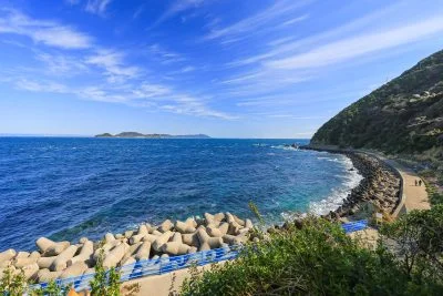 無料壁紙 旧オーカの丘から眺めるスズノ浜。PCとデスクトップ壁紙に最適な4K高画質の無料壁紙。三重県鳥羽市の神島で撮影したフリー写真素材