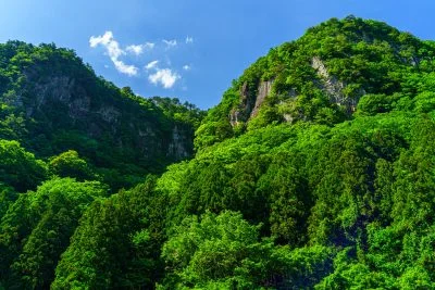 無料壁紙 夫婦岩。PCとデスクトップ壁紙に最適な4K高画質の無料壁紙。三重県名張市の香落渓で撮影したフリー写真素材