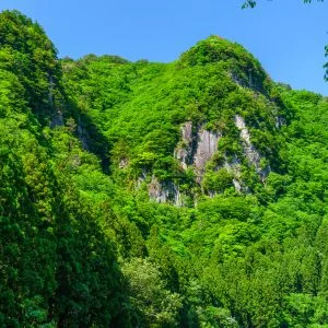 無料壁紙 夫婦山。PCとデスクトップ壁紙に最適な4K高画質の無料壁紙。三重県名張市の香落渓で撮影したフリー写真素材