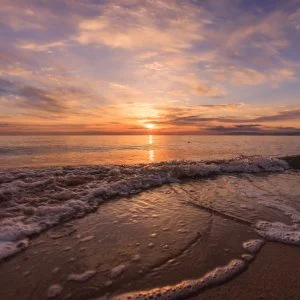 無料壁紙 あの頃に帰りたい。PCとデスクトップ壁紙に最適な4K高画質の無料壁紙。三重県津市の香良洲海岸で撮影したフリー写真素材