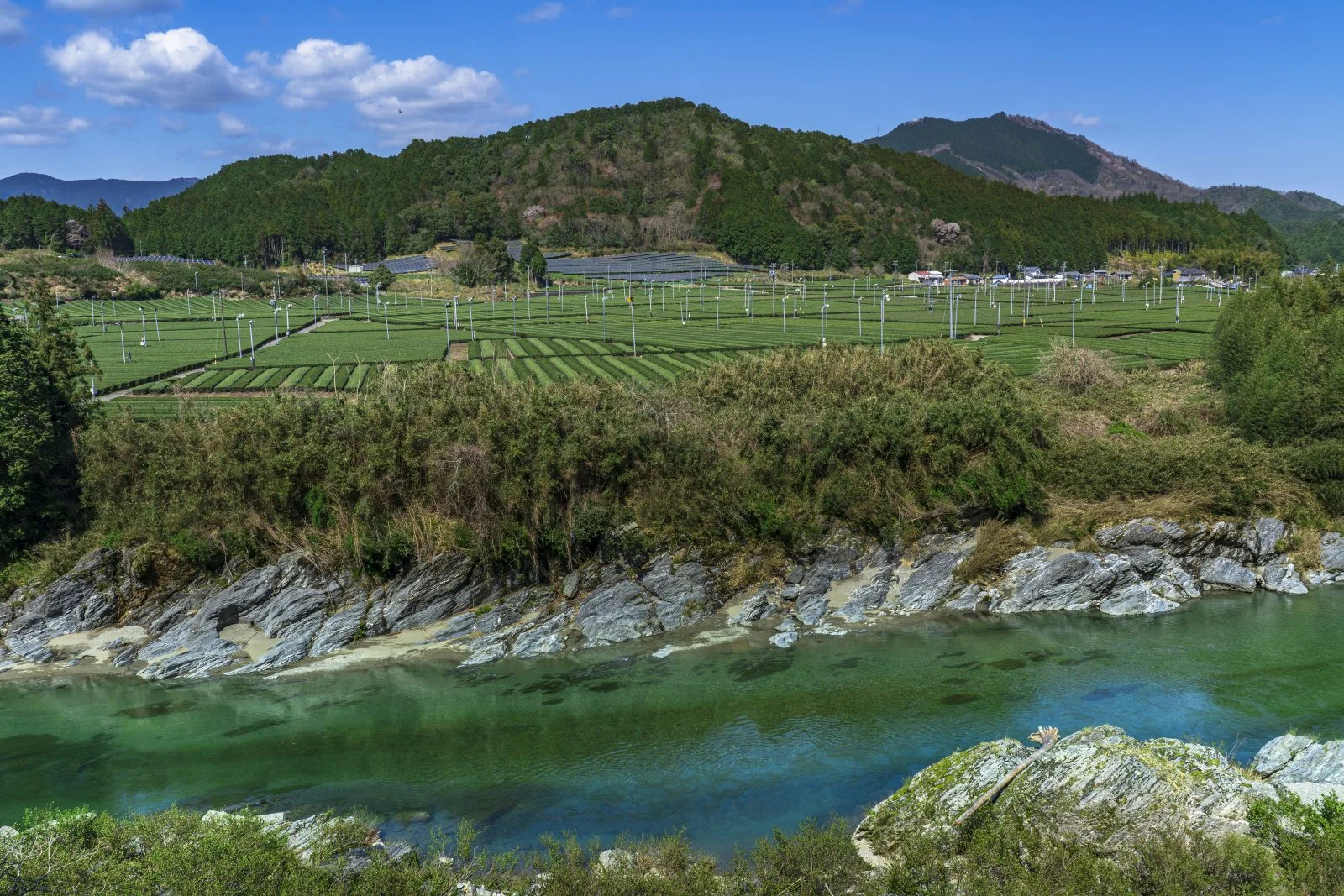 無料壁紙 香肌峡と茶畑。PCとデスクトップ壁紙に最適な4K高画質の無料壁紙。三重県松阪市の粥見の茶畑で撮影したフリー写真素材