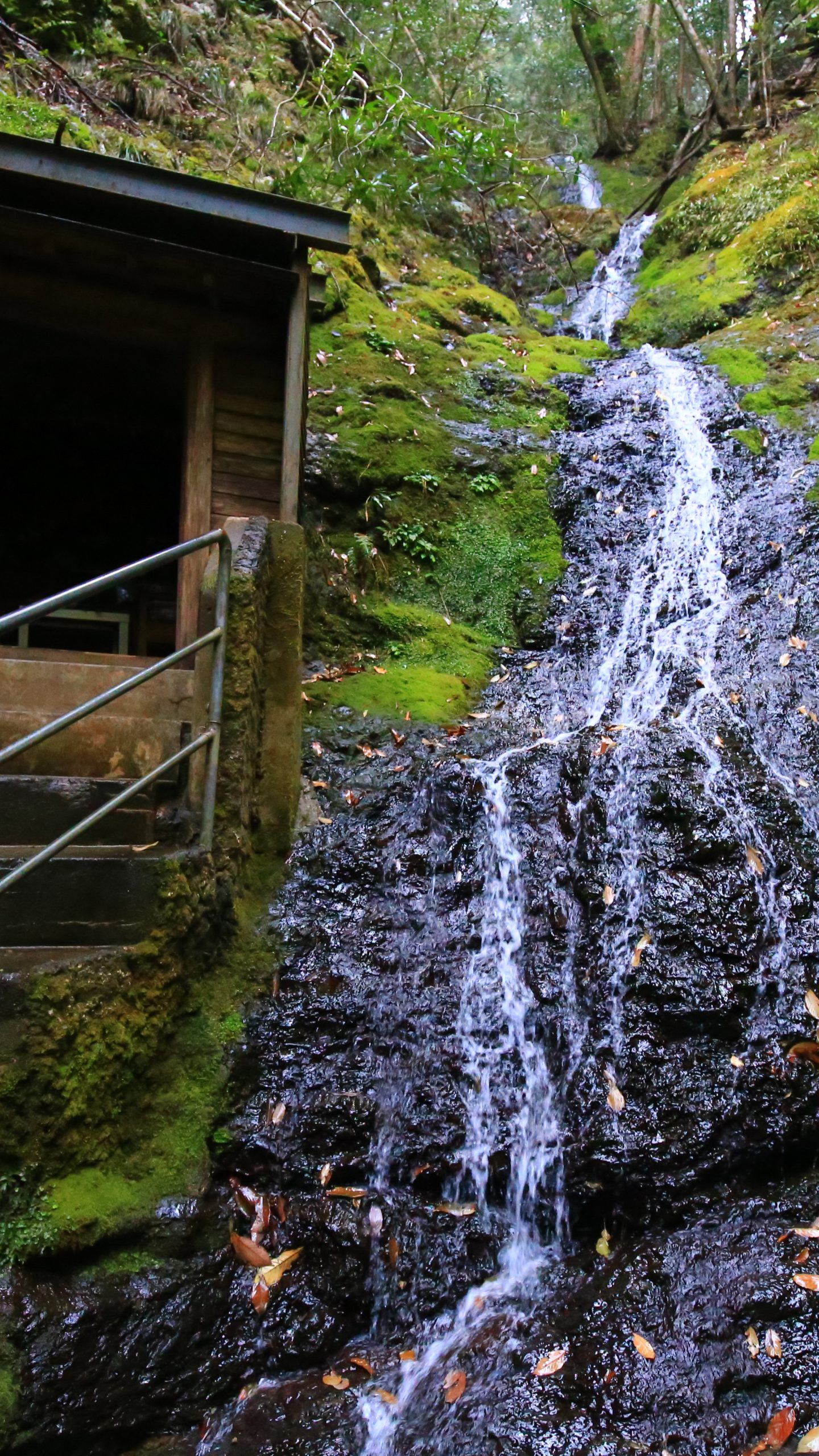 無料壁紙 馬越不動滝。PCとデスクトップ壁紙に最適な4K高画質の無料壁紙。三重県紀北町の馬越峠で撮影したフリー写真素材