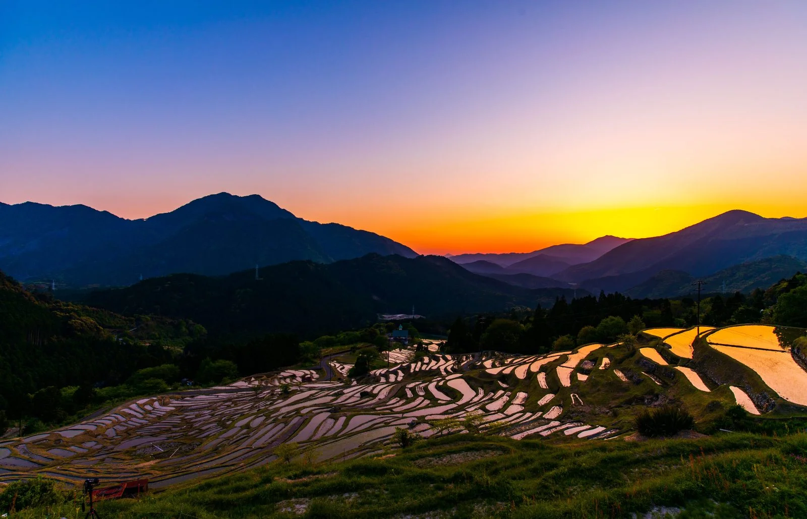 無料壁紙 夕焼けの丸山千枚田。PCとデスクトップ壁紙に最適な4K高画質の無料壁紙。三重県熊野市の丸山千枚田で撮影したフリー写真素材