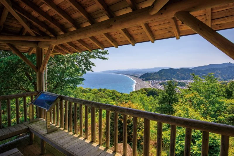 無料壁紙 東屋からの眺め。PCとデスクトップ壁紙に最適な4K高画質の無料壁紙。三重県熊野市の松本峠で撮影したフリー写真素材