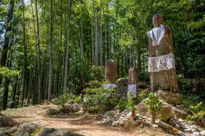 無料壁紙 松本峠の地蔵岩。PCとデスクトップ壁紙に最適な4K高画質の無料壁紙。三重県熊野市の松本峠で撮影したフリー写真素材