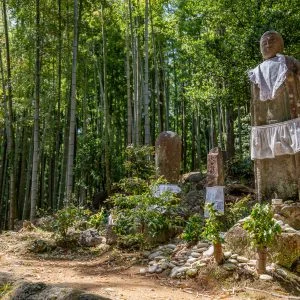 無料壁紙 松本峠の地蔵岩。PCとデスクトップ壁紙に最適な4K高画質の無料壁紙。三重県熊野市の松本峠で撮影したフリー写真素材