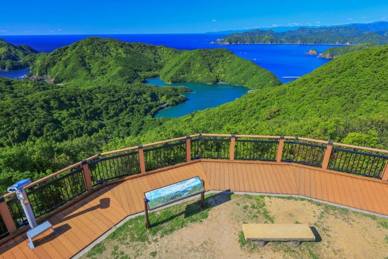 無料壁紙 展望台の全貌。PCとデスクトップ壁紙に最適な4K高画質の無料壁紙。三重県南伊勢町の見江島展望台で撮影したフリー写真素材