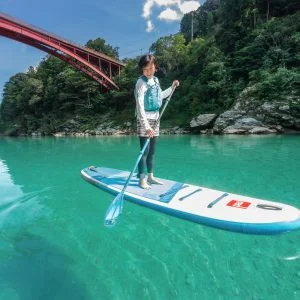 無料壁紙 宮川でSUP（荻原橋の下）。PCとデスクトップ壁紙に最適な4K高画質の無料壁紙。三重県大台町の宮川で撮影したフリー写真素材