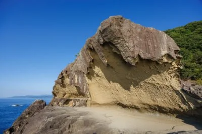 無料壁紙 千畳敷。PCとデスクトップ壁紙に最適な4K高画質の無料壁紙。三重県熊野市の鬼ヶ城で撮影したフリー写真素材