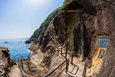 無料壁紙 1.2kmの遊歩道。PCとデスクトップ壁紙に最適な4K高画質の無料壁紙。三重県熊野市の鬼ヶ城で撮影したフリー写真素材