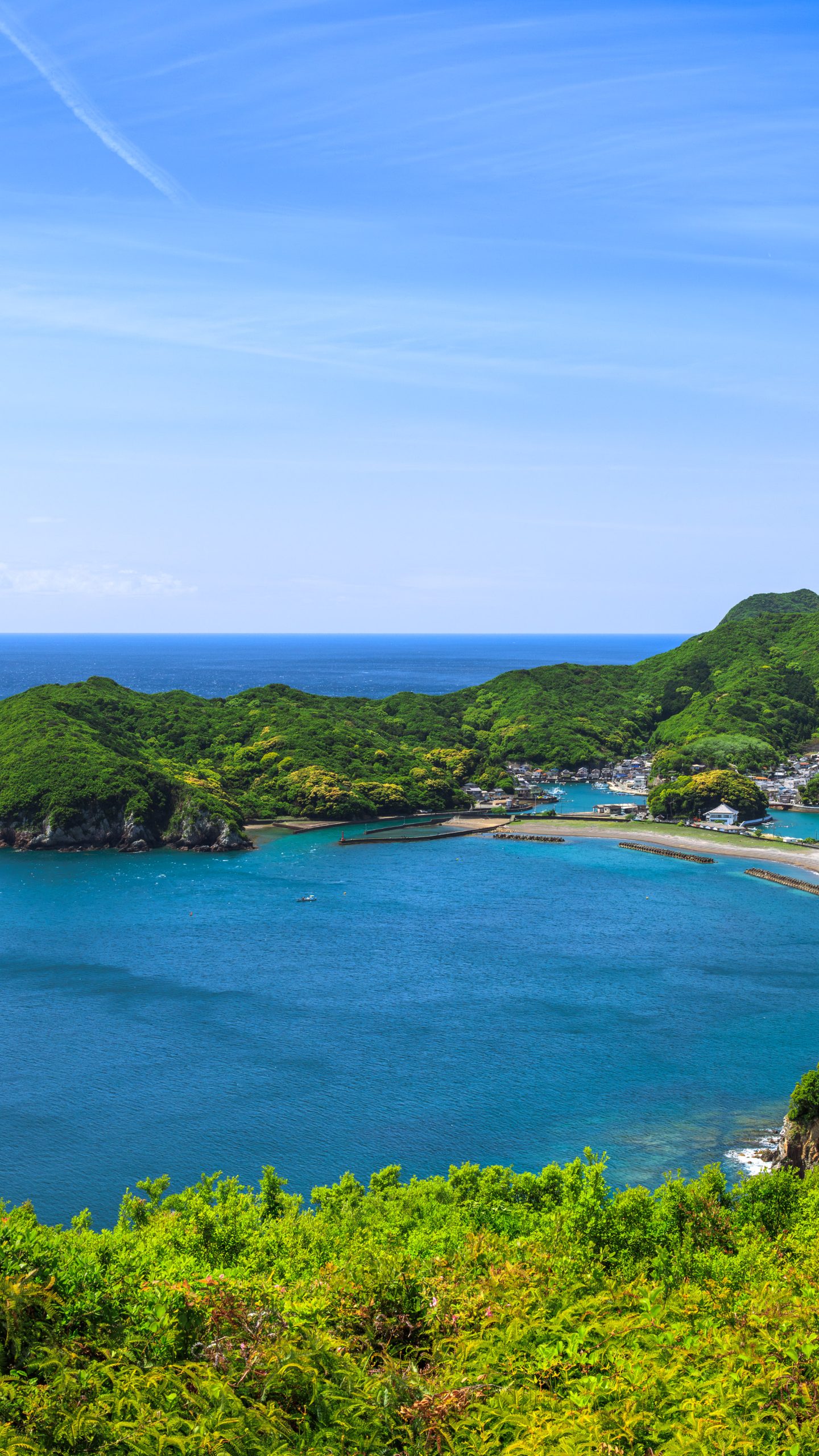 無料壁紙 南海展望公園から眺める相賀浦ニワ浜と大池。PCとデスクトップ壁紙に最適な4K高画質の無料壁紙。三重県南伊勢町の相賀浦ニワ浜で撮影したフリー写真素材