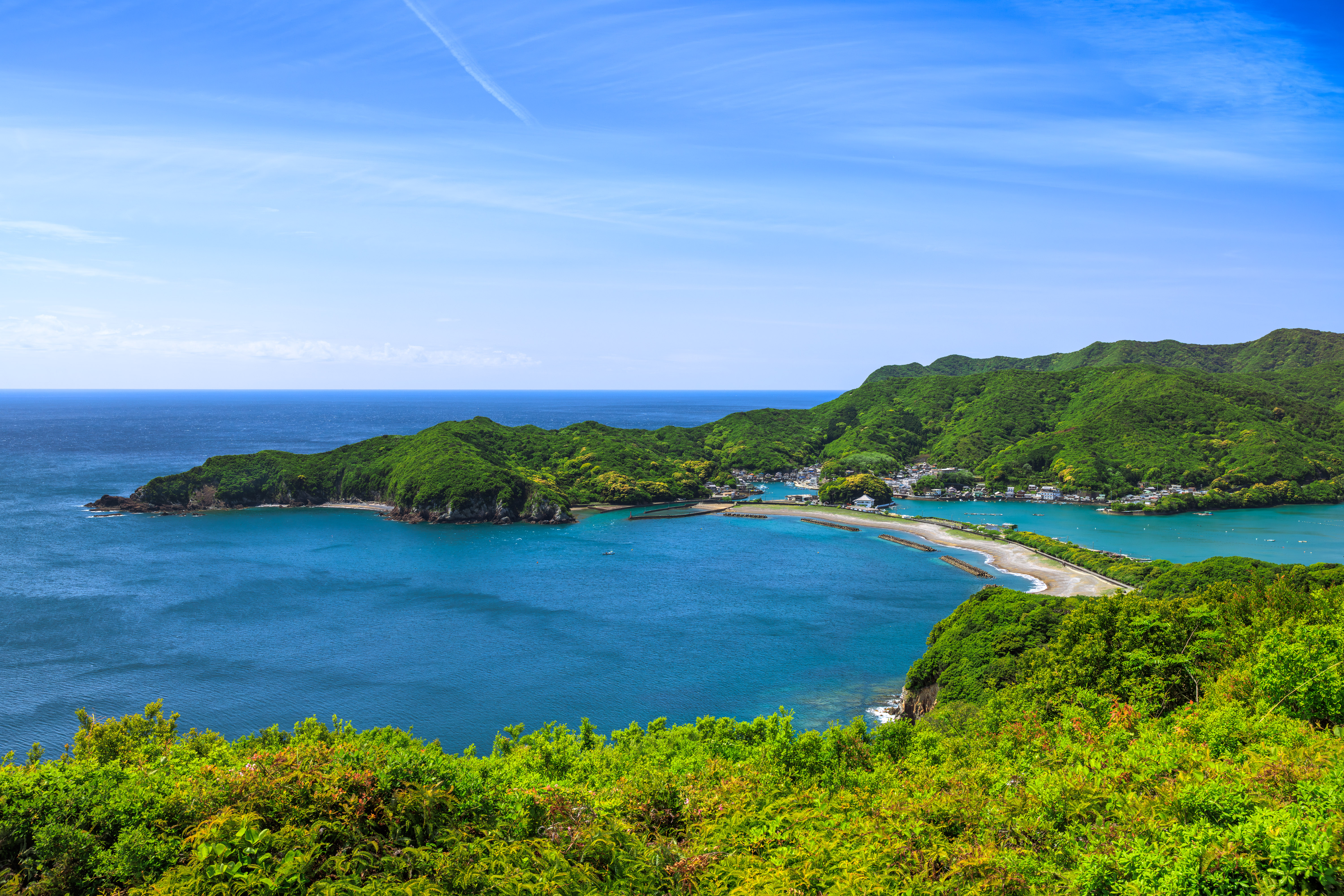 無料壁紙 南海展望公園から眺める相賀浦ニワ浜と大池。PCとデスクトップ壁紙に最適な4K高画質の無料壁紙。三重県南伊勢町の相賀浦ニワ浜で撮影したフリー写真素材