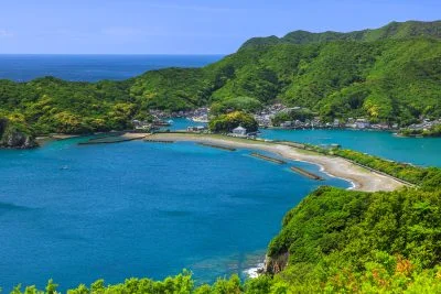 無料壁紙 南海展望公園から眺める相賀浦ニワ浜。PCとデスクトップ壁紙に最適な4K高画質の無料壁紙。三重県南伊勢町の相賀浦ニワ浜で撮影したフリー写真素材